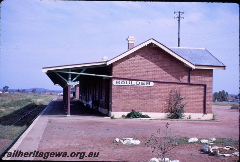 T03689
Station building, Boulder, B line, side view of building showing the nameboard.
