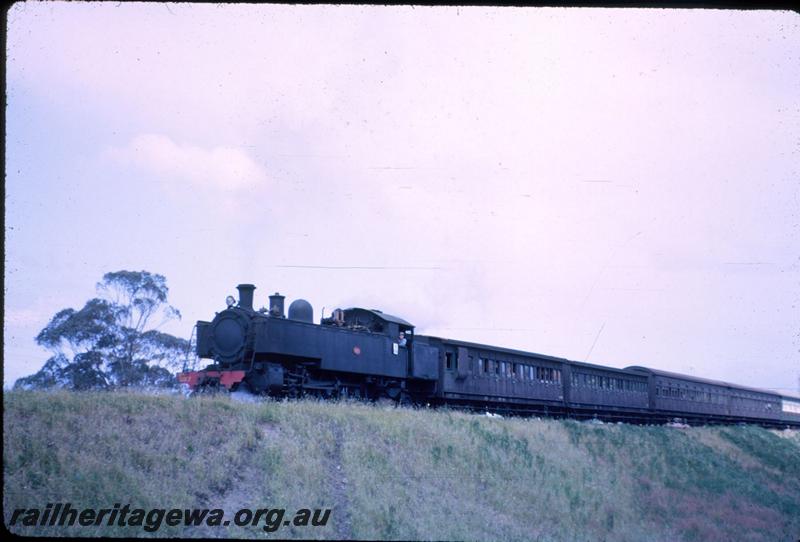 T03737
DM class 587, Meltham suburban passenger train, first four carriages in the Indian Red livery
