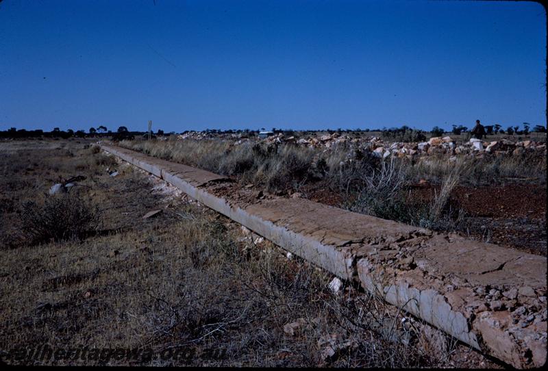 T03743
Platform, Kanowna, derelict
