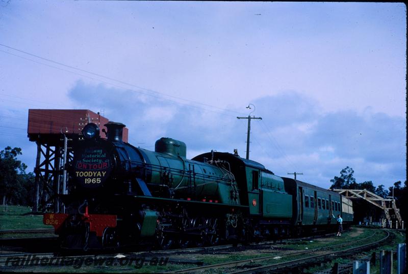 T03770
W class 926, water tower, footbridge, Chidlow, ER line, on ARHS tour train to Toodyay, AKB class 60 behind the loco
