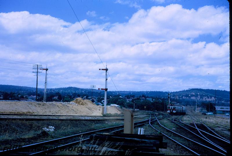 T03786
Railcar set, entering Bellevue from Koongamia (M line), signal mast with two arms, track work showing junction, Bellevue, ER line..
