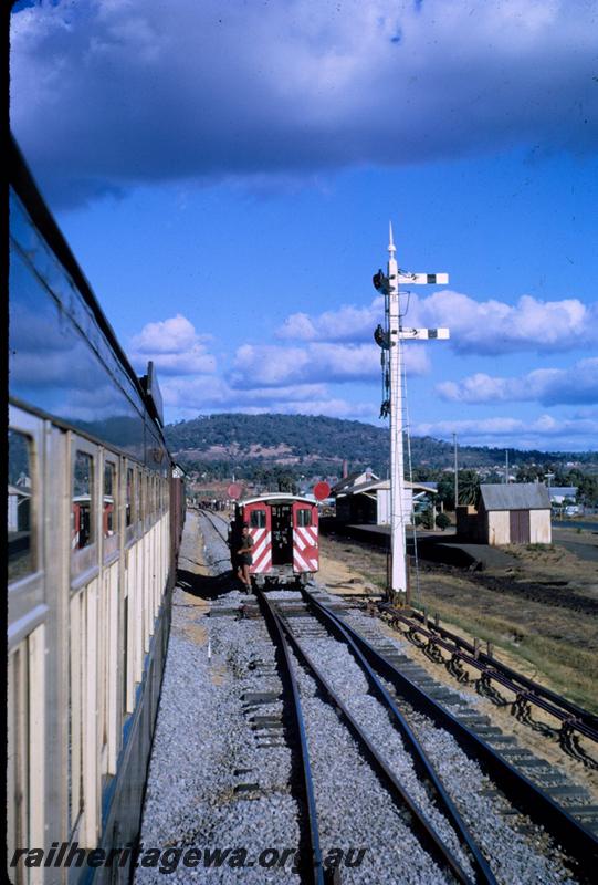 T03789
Track tamper, Bellevue, rear view of signal with two arms on the mast, station buildings in background
