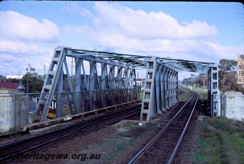 T03820
Subway, Mt Lawley, track level view
