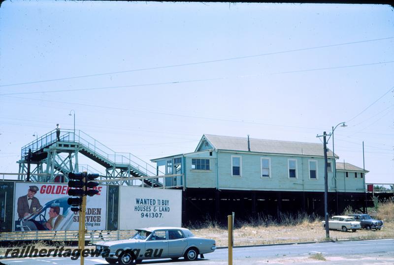 T03836
Station buildings, footbridge, Mount Lawley, roadside view
