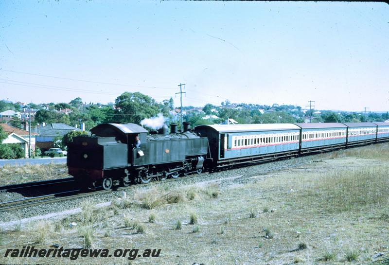 T03844
DD class 593, Maylands, suburban passenger train
