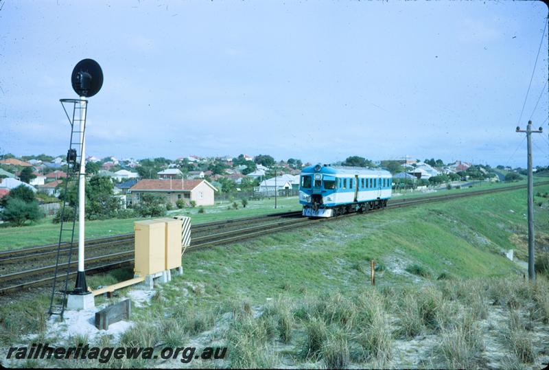 T03858
ADX class 670, colour light signal, Bayswater, in experimental dark and light blue livery and stainless steel cowcatcher
