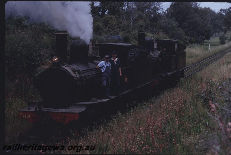 T03913
G class 118, G class 67 en route from Bunbury to East Perth, crew posing on running board, front and side view
