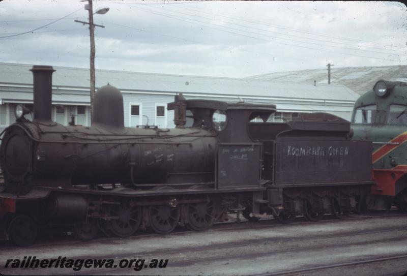 T03915
G class 123 attached to X class, Bunbury, same situation as T3911
