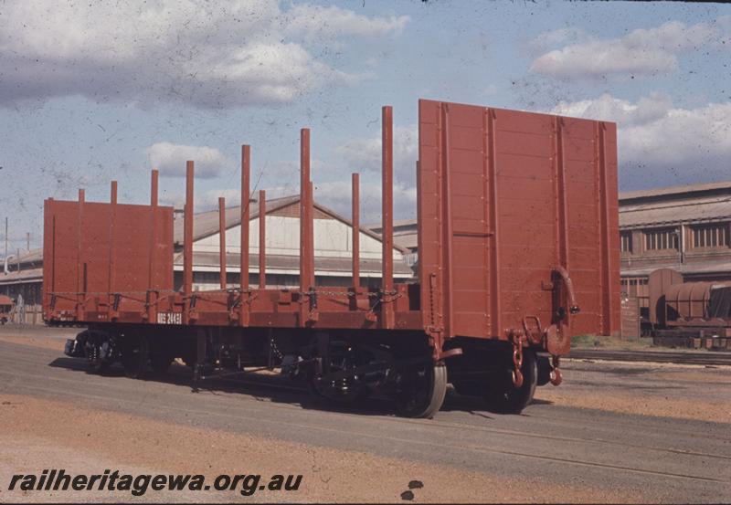 T03948
QRS class bogie sleeper wagon, side and end view
