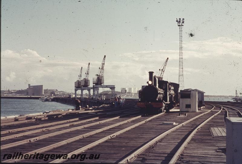 T03981
G class 233, jetty, Bunbury, shunting
