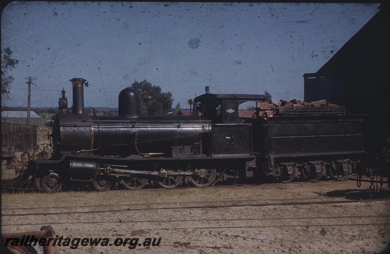 T03990
Millars loco No.71, Yarloop, side view.
