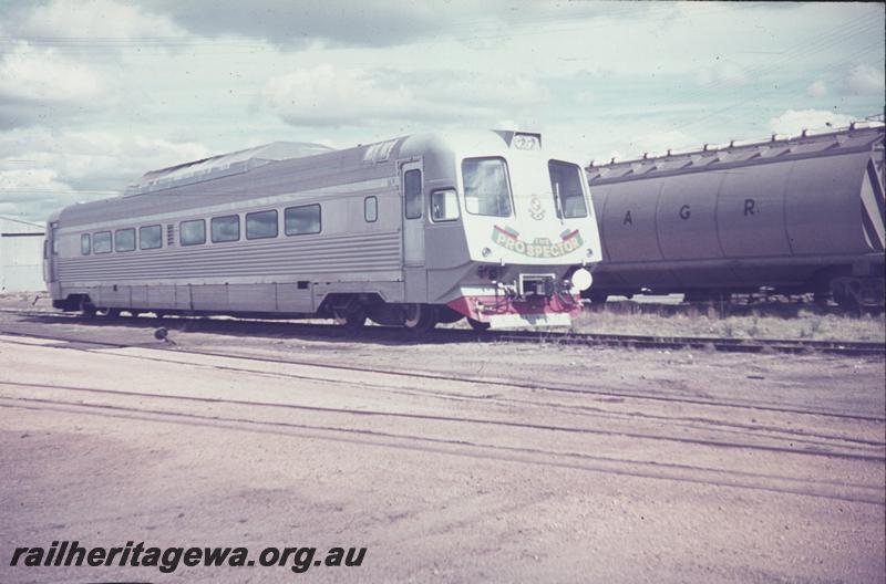 T04018
Prospector railcar, single car in original livery, side and front view.
