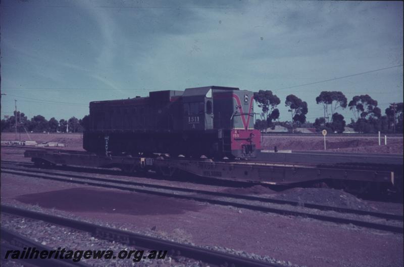 T04024
A class 1511 on WFL class 30060 and another WFL class (reclassified from WF class in 1971 and converted back to WF class in 1975), coupled together to transport narrow gauge locos over the standard gauge
