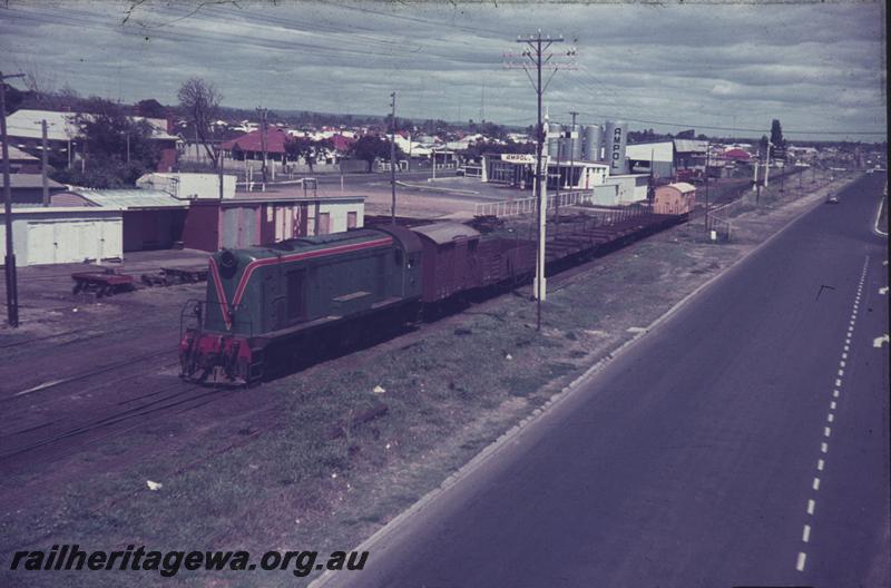 T04029
F class on short goods train, gangers sheds, approaching Bunbury yard.
