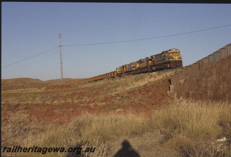 T04126
Robe River Iron Associates C630 class 9419, quad heading, loaded train, about to cross Hamersley Iron railway, Western Creek, RIO line
