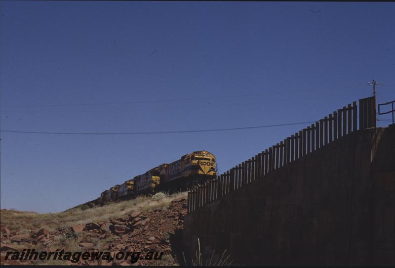 T04131
Robe River Iron Associates M636 class 9413, quad heading, loaded train, about to cross Hamersley Iron railway, Western Creek, RIO line
