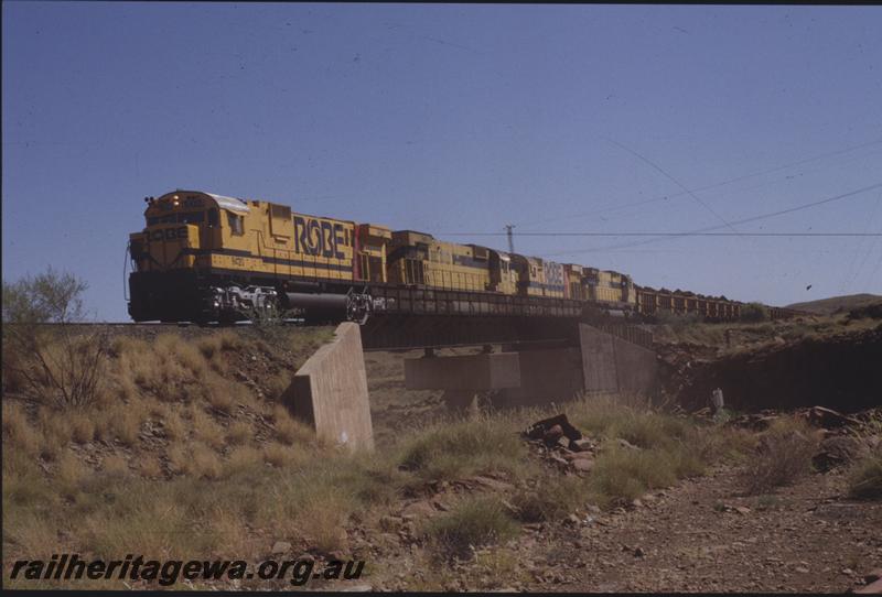 T04133
Robe River Iron Associates C630 class 9420, quad heading, loaded train, crossing Hamersley Iron railway, Western Creek, RIO line
