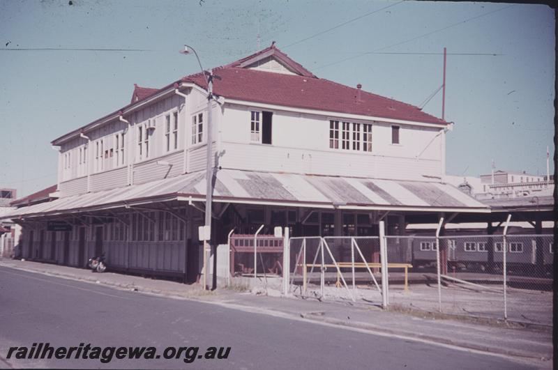 T04166
Perth Parcels Office, Roe Street, Perth, view from street
