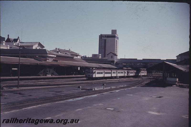 T04175
ADB/ADK 4 car railcar set, Perth Station
