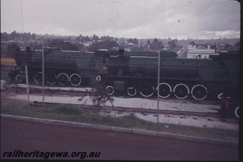 T04176
V class 1215, W class 943, Collie, side view, on display
