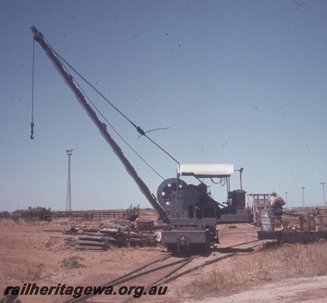 T04184
Rail mounted crane, Unknown North West port, probably Point Samson, jib slewed at right angles to the track, end on view.
