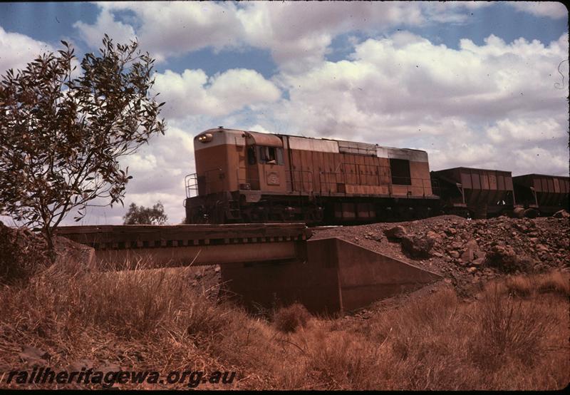 T04196
Goldsworthy No. 5 loco, empty train, 
