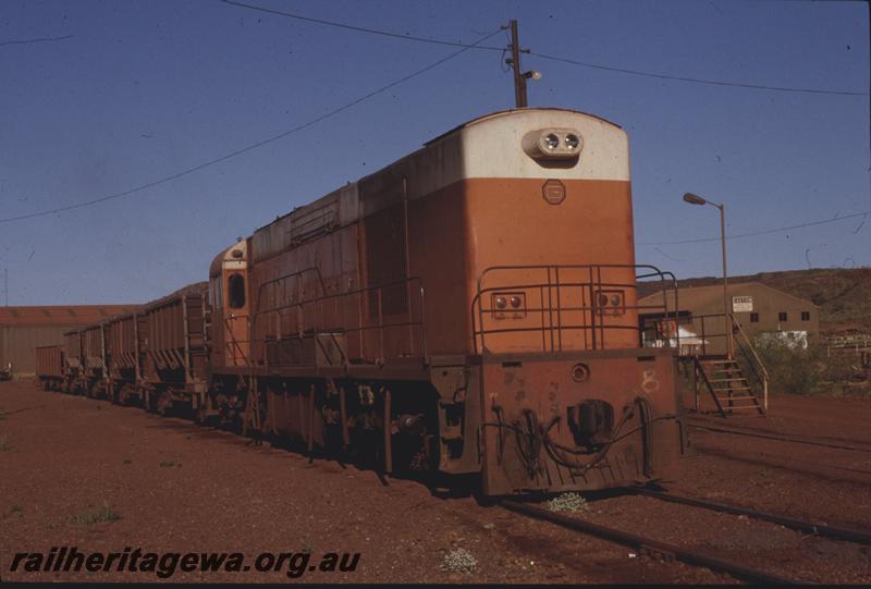 T04229
 Goldsworthy Mining Limited A class No.8 English Electric loco similar to WAGR K class with a ballast train of Tomlinson ore cars and a Tomlinson ballast car, Goldsworthy, GOLD line
