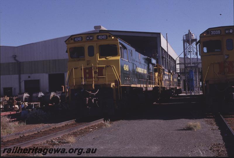 T04245
Dampier, 7 Mile workshops, Hamersley Iron Comeng rebuild loco M636R class 4040 with two other locos next to similarly rebuilt C636R class 3009
