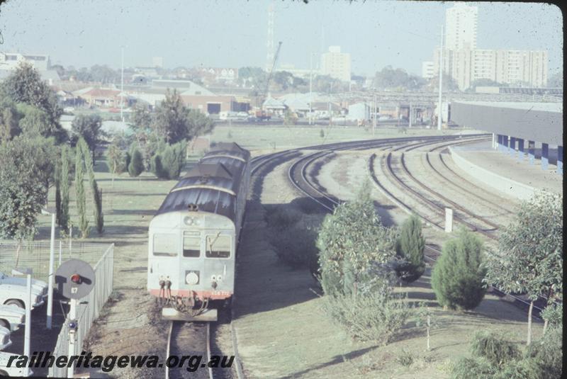 T04269
ADB class 772 on railcar set, East Perth Terminal, elevated view along the track from the footbridge.

