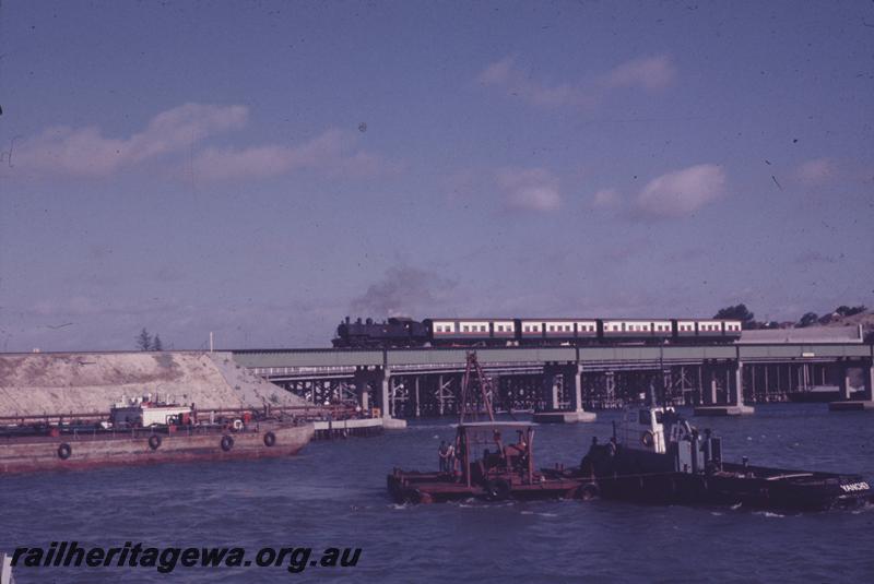 T04271
DD/DM class on suburban passenger train crossing the new Fremantle railway bridge, side on distant view.
