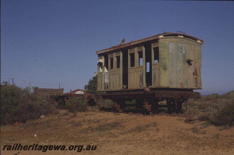 T04282
AI class four wheel carriage, Carnarvon, body placed on a four wheel wagon, derelict
