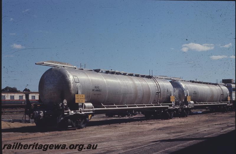 T04287
Bogie fuel tankers, standard gauge, end and side view
