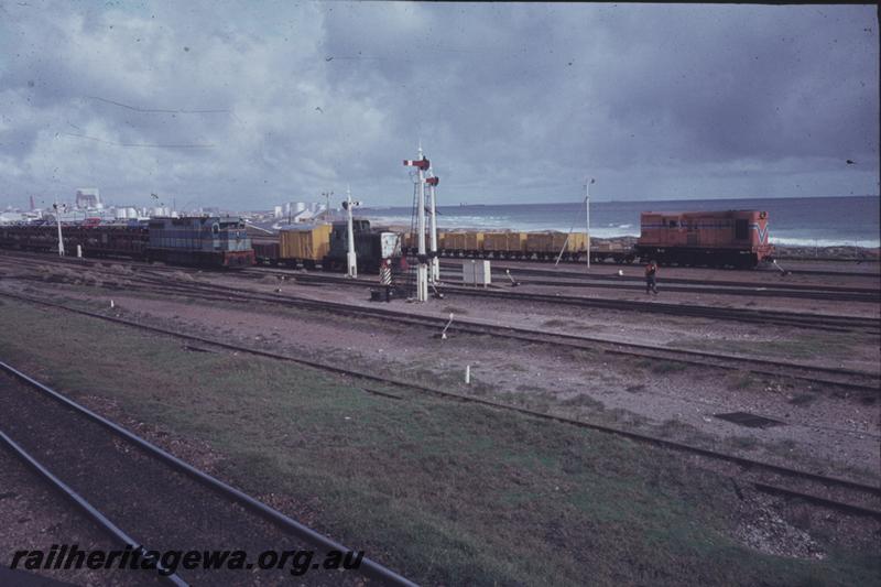 T04288
L class, B class, Y class, signals, Leighton yard, general view looking seawards
