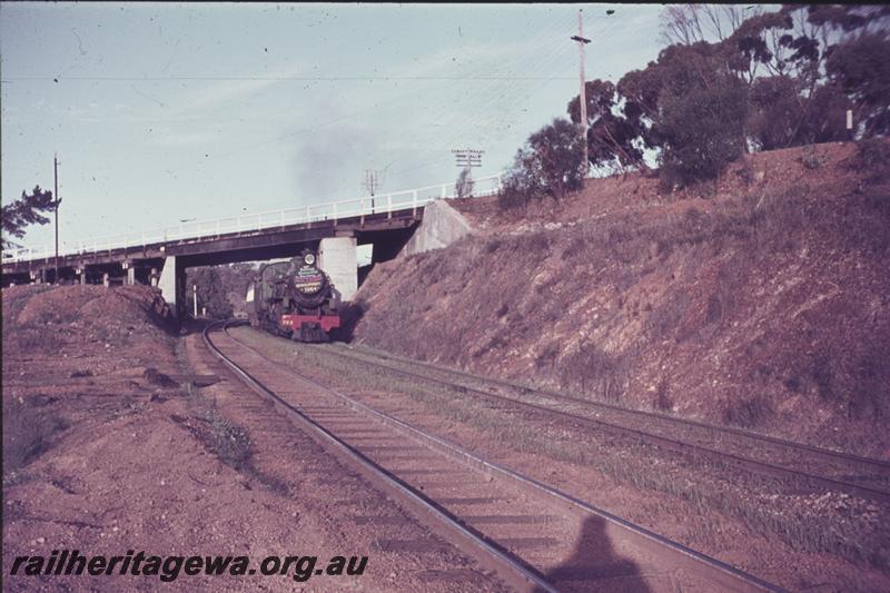 T04290
PMR class 722, road overbridge, Clackline, ER line, head on view hauling an ARHS tour train
