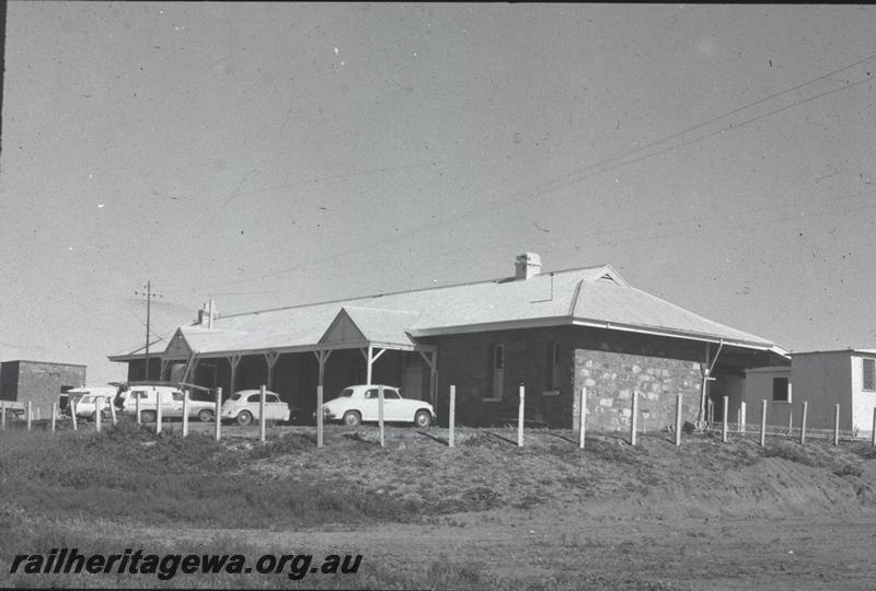 T04303
Station building, Menzies, KL line, street side view
