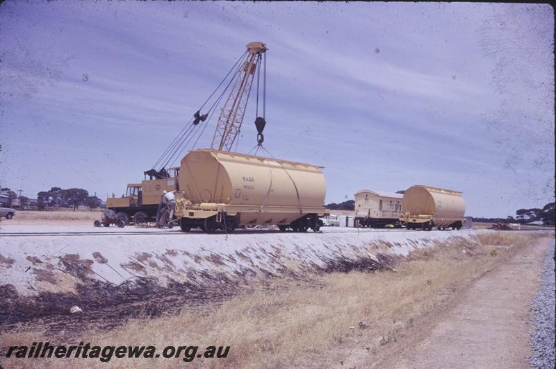 T04308
WW class 32055 standard gauge grain hopper being placed upon bogies, West Merredin Yard, end and side view
