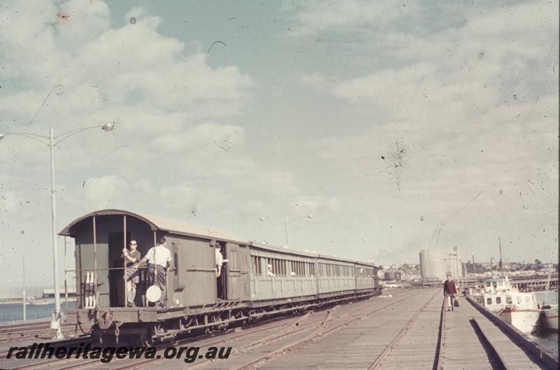 T04322
Platform ended brakevan on the 