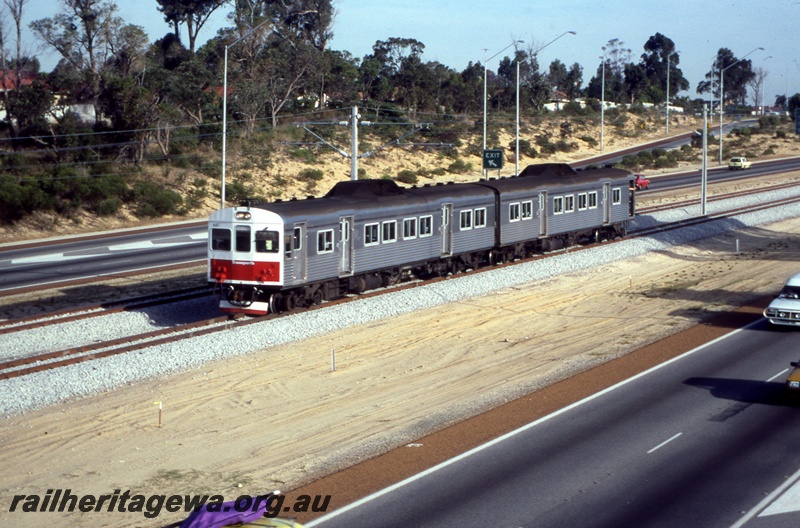 T04343
ADK class 687 and ADK class 696 diesel railcars on trial run, Warwick, NSR line.
