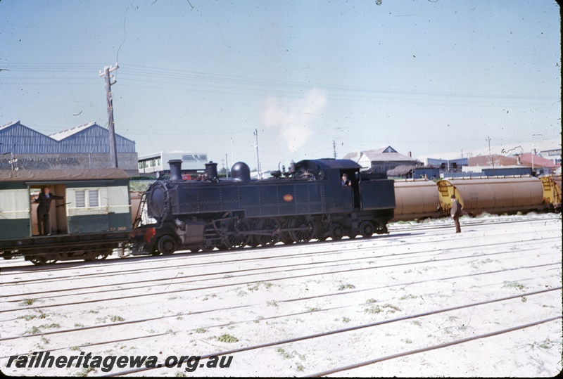 T04368
DD class 592, shunting passenger carriage, Leighton yards, ER line, side view
