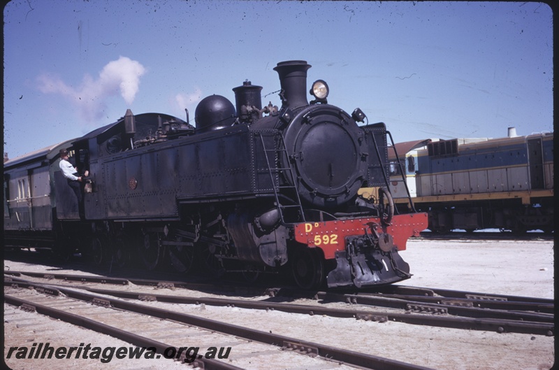 T04378
DD class 592, side and front view, diesel, partial side view, Leighton yards, ER line
