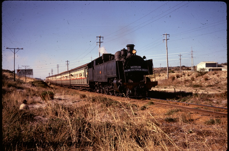 T04380
DD class loco heading 