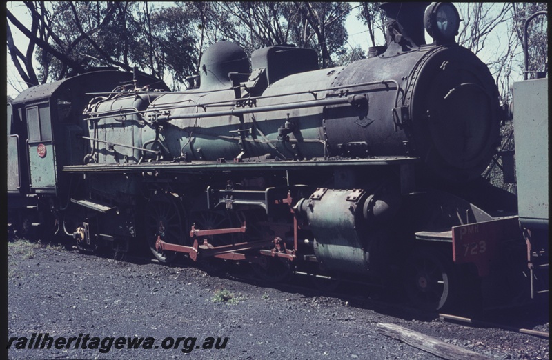 T04383
PMR class 723, Narrogin loco shed, side and front view
