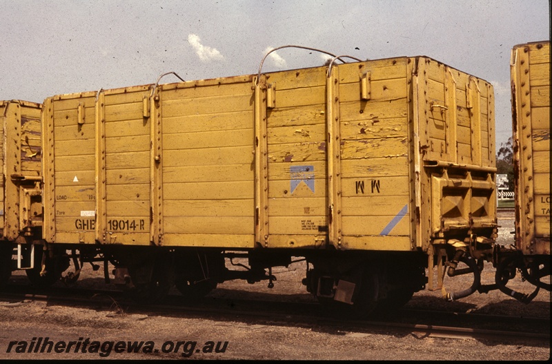 T04393
GHE class 19014-R, side doors removed, Westrail yellow livery, side and end view
