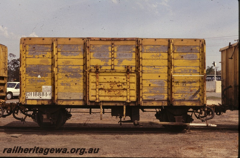 T04396
GH class 18881, wheelbase lengthened to 13 feet, Westrail yellow livery, side view. (REF. Railway Institute Magazine, March, 1956) 
