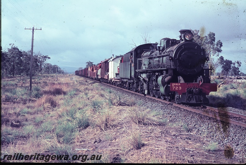 T04451
PMR class 723 steam locomotive hauling a goods train between Waroona and Coolup. SWR line.
