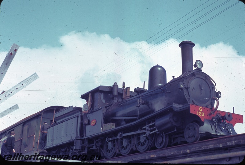 T04465
G class 123 steam locomotive pictured departing the Busselton Jetty.
