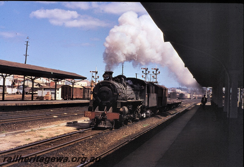 T04494
 PMR class 722 steam locomotive departing the former goods yard at Perth Station. Portion of the western end of platform 1 is visible.
