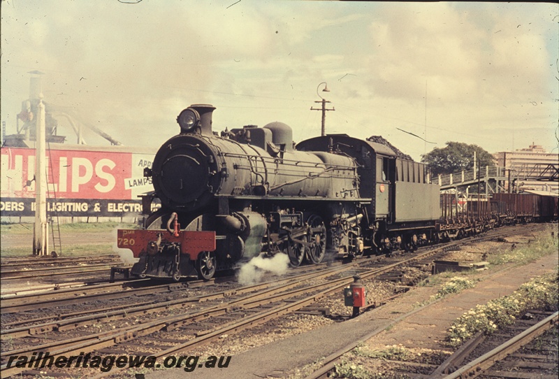 T04497
PMR class 720 steam locomotive at the head of No 37 Goods for Bunbury through East Perth.
