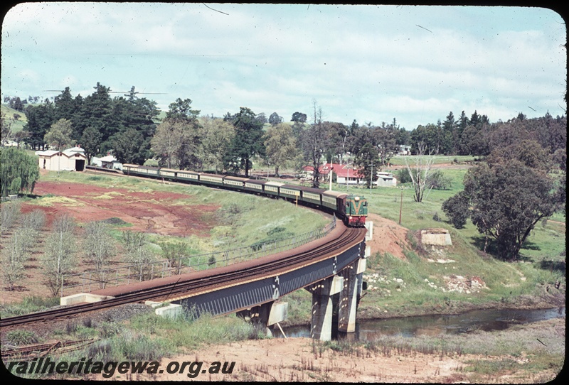 T04500
RA class 1911 diesel locomotive, hauling the 