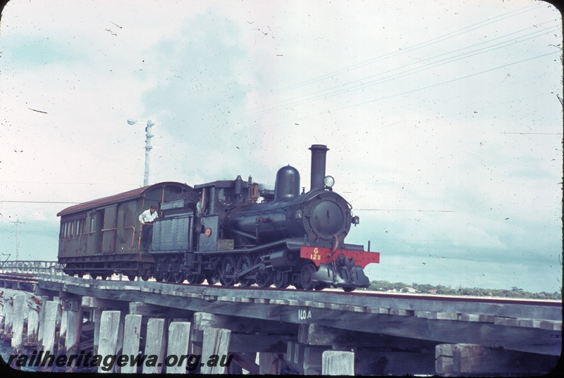 T04515
G class 123 steam locomotive with an unidentified ZA class brakevan on the Busselton Jetty.

